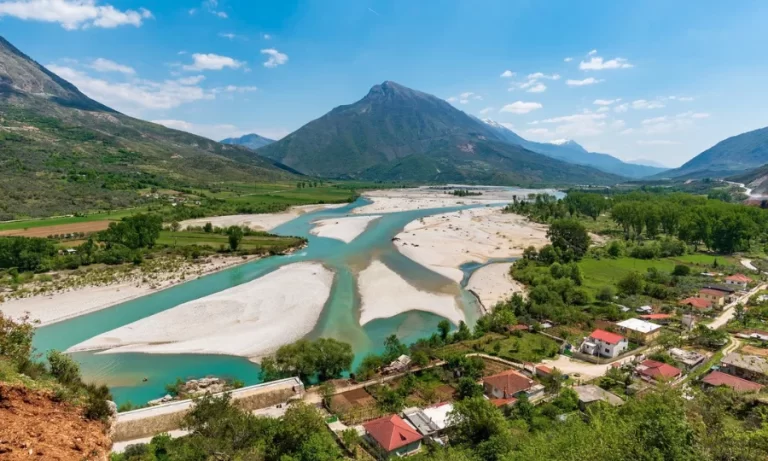 Travel in Albania, Travel agency albania, tours albania, vacation in albania, absolute albania, albanian sea, albanian mountains, albanian beach, archeology, tepelena